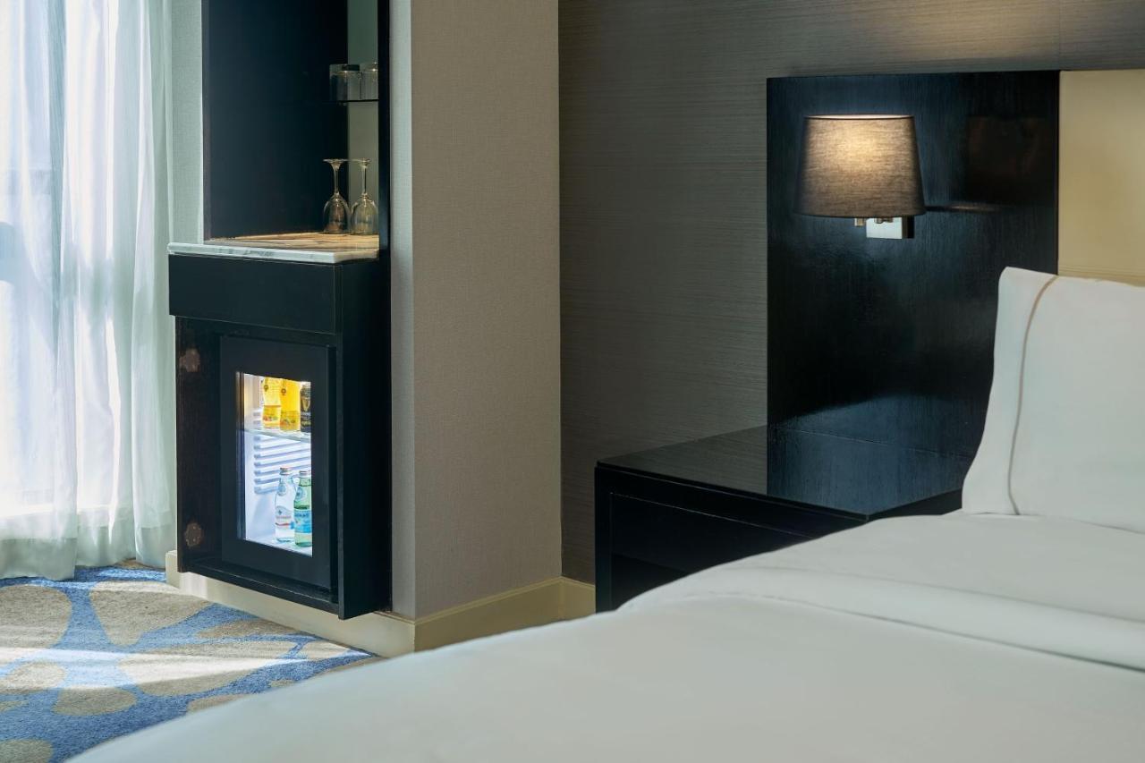 The Westin Kuala Lumpur Hotell Eksteriør bilde A room with a mini-bar